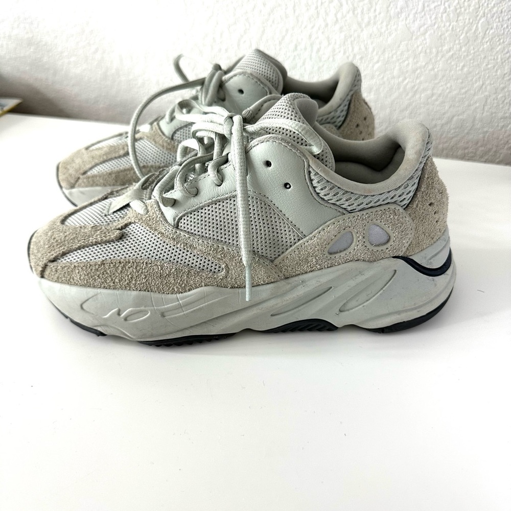 Yeezy 700 SAHLT
